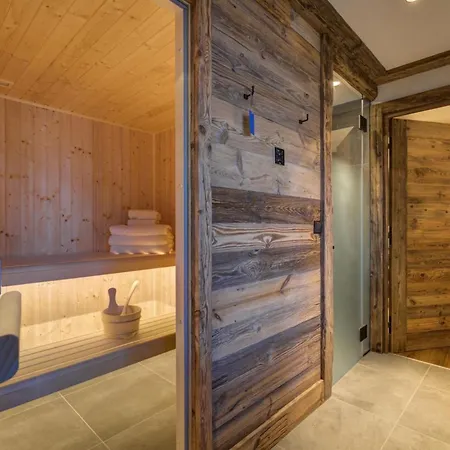 Chalet Davos: A Cozy Retreat For All Seasons *