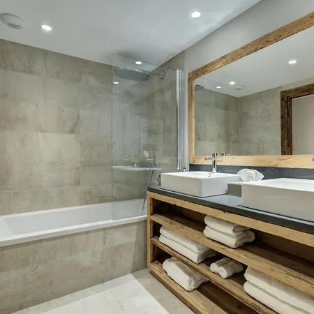 Chalet Davos: A Cozy Retreat For All Seasons *