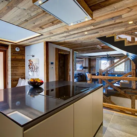 Chalet Davos: A Cozy Retreat For All Seasons